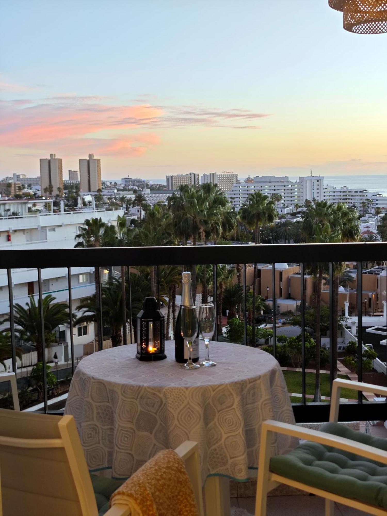 Blanco&Azul - Comfortable Ocean View Apartment Next To The Beach Playa de las Americas  Luaran gambar