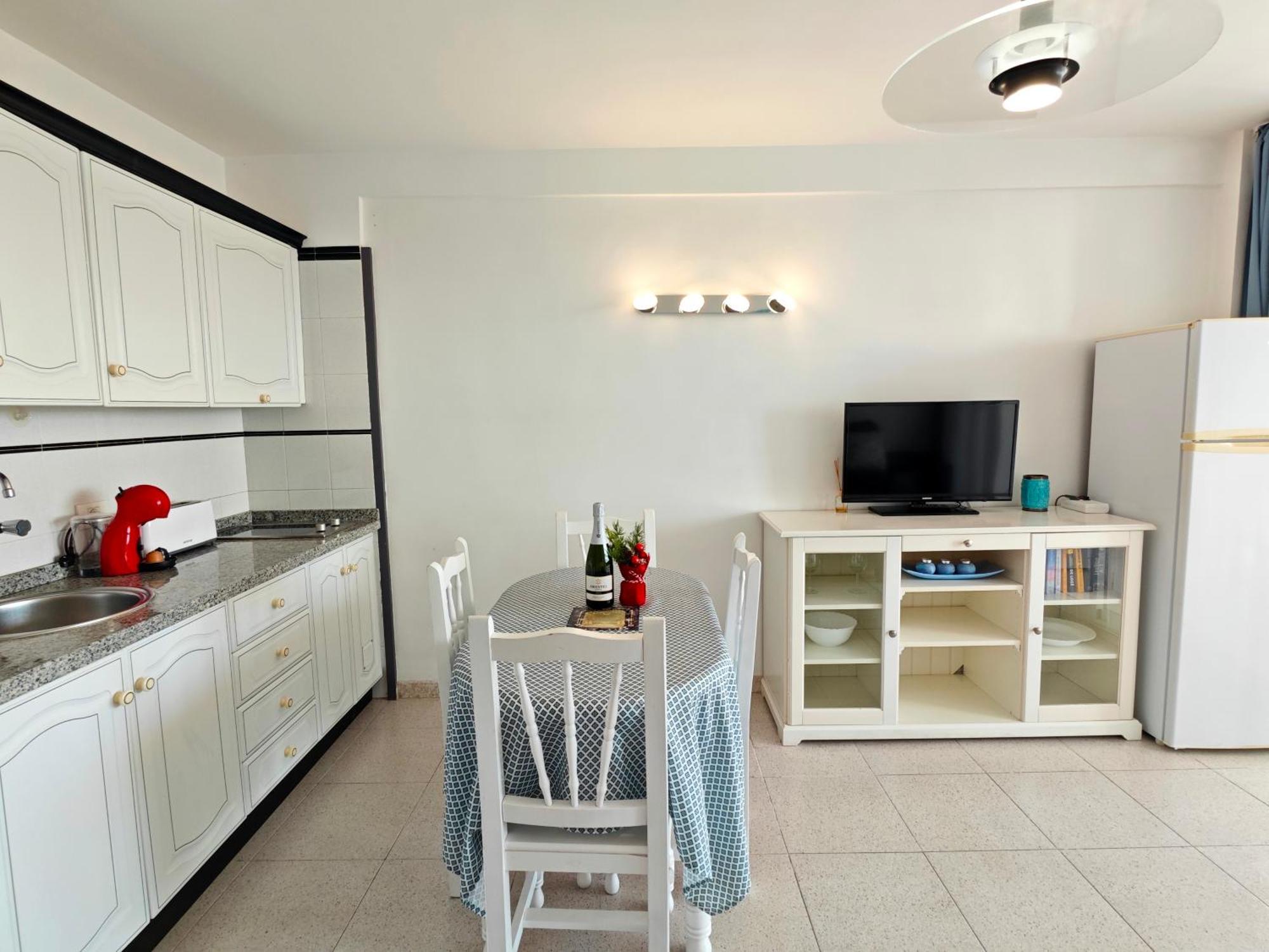 Blanco&Azul - Comfortable Ocean View Apartment Next To The Beach Playa de las Americas  Luaran gambar